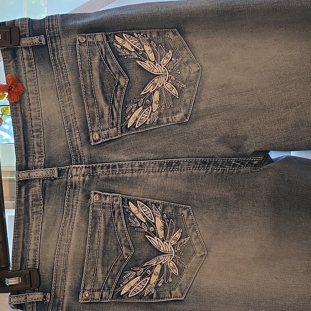 LOVE SOHO Women's Flare Jeans in Gray - Picture 2 of 7
